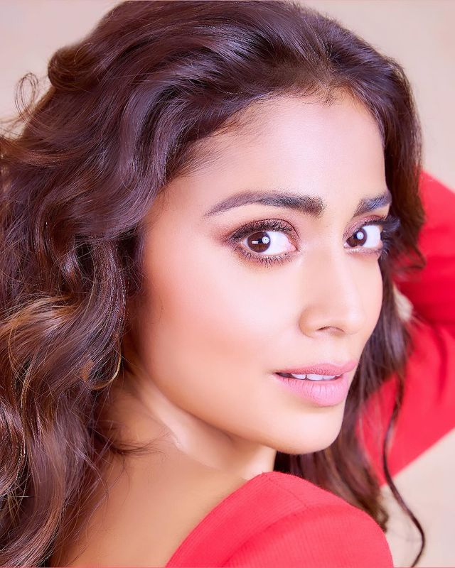 actors-gossips-shriya-saran-timeless-beauty-in-red